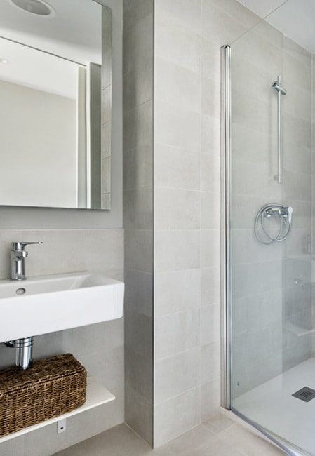 Baño habitación individual residencia en Cartagena