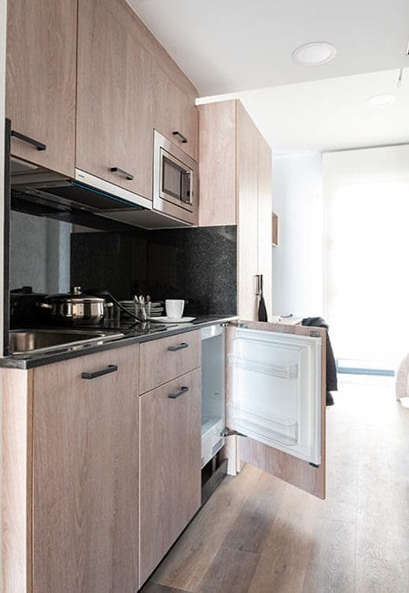 Cocina nevera habitación residencia Alicante