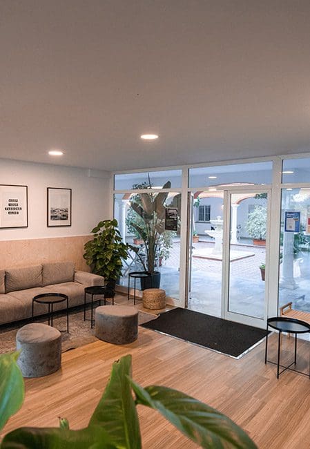 Lobby residencia univarsitaria en Málaga