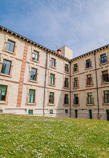 Vista exterior residencia universitaria en Burgos
