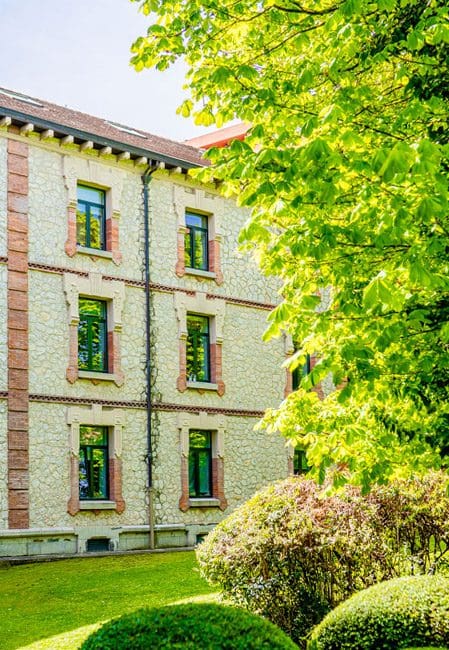 Exterior residencias universitarias en Burgos