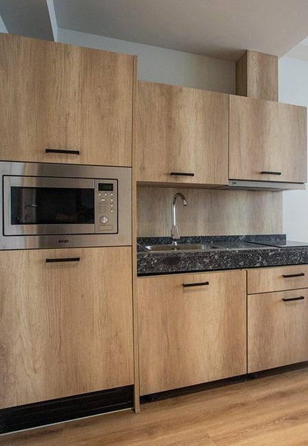 Habitación individual extra detalle cocina reisdencia bilbao