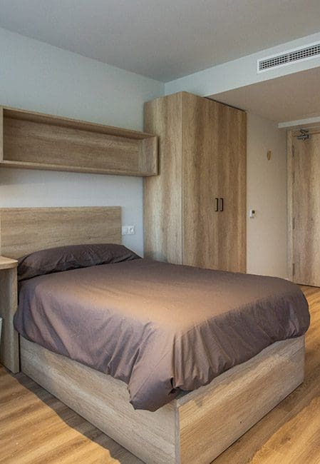 Habitación individual extra detalle cama reisdencia bilbao