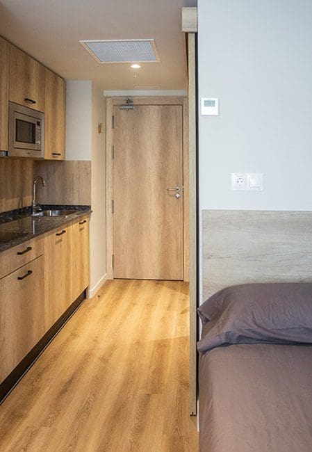 Vista general habitación individual residencia estudiantes Bilbao