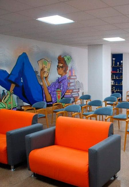 Sala de estar residencia universitaria en Lugo