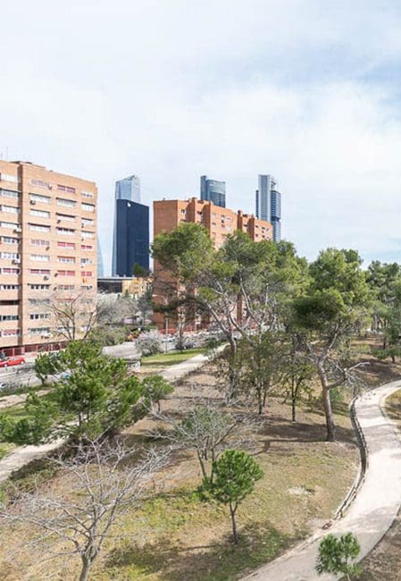 Vista panorámica desde terraza en residencia universitaria en Madrid