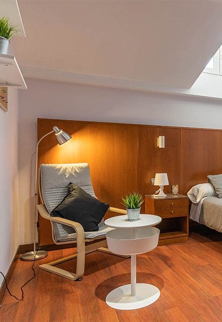 Zona lectura habitación individual extra residencia universitaria Aranjuez