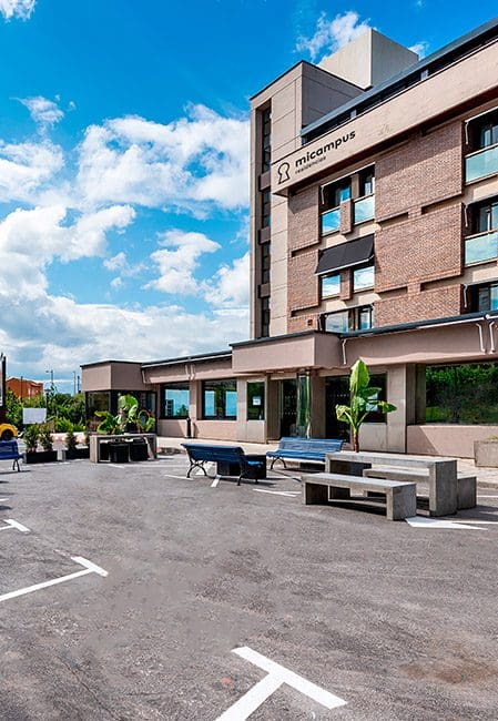 Exterior residencia universitaria en Oviedo