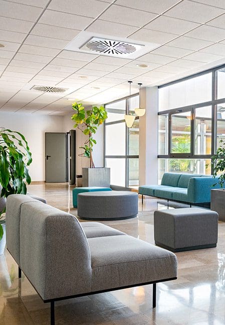 Lobby residencia universitaria en Rector Estanislao del Campo, Sevilla