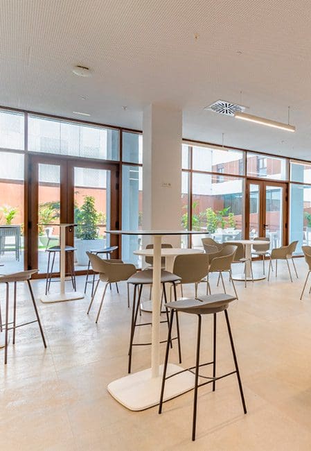 Lobby residencia universitaria en Avenida del Puerto, Valencia