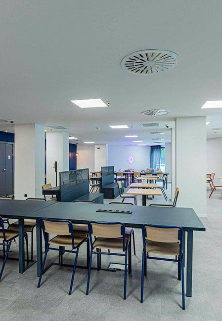 Sala de estudio residencia universitaria Santander