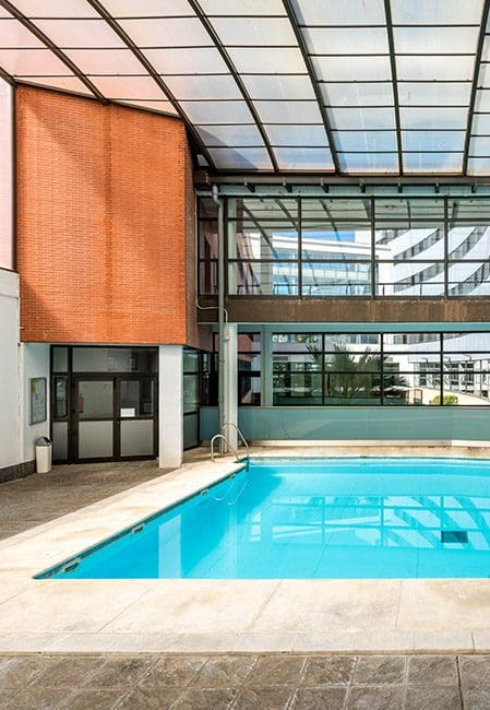 Piscina residencia universitaria en Rector Estanislao del Campo, Sevilla