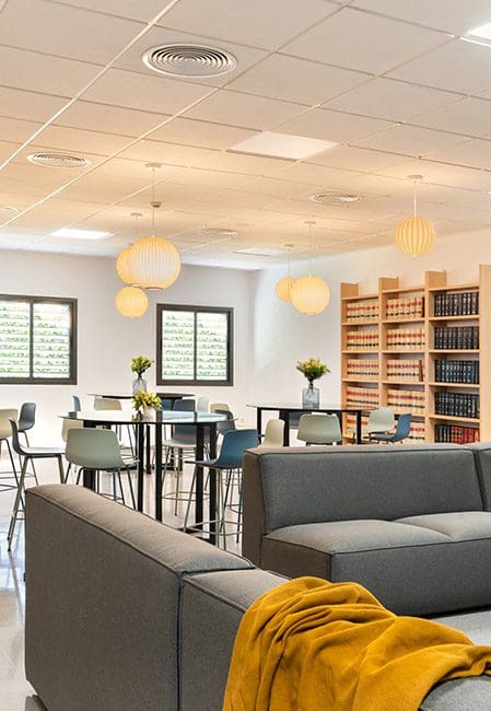 Sala de estar residencia universitaria en Rector Estanislao del Campo, Sevilla