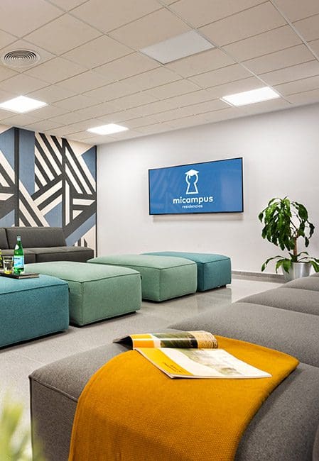 Sala de estar residencia universitaria en Rector Estanislao del Campo, Sevilla